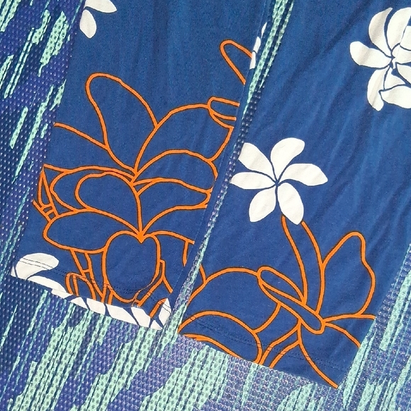 Wahine Toa Designs Large, Blue Floral Leggings - Picture 7 of 8